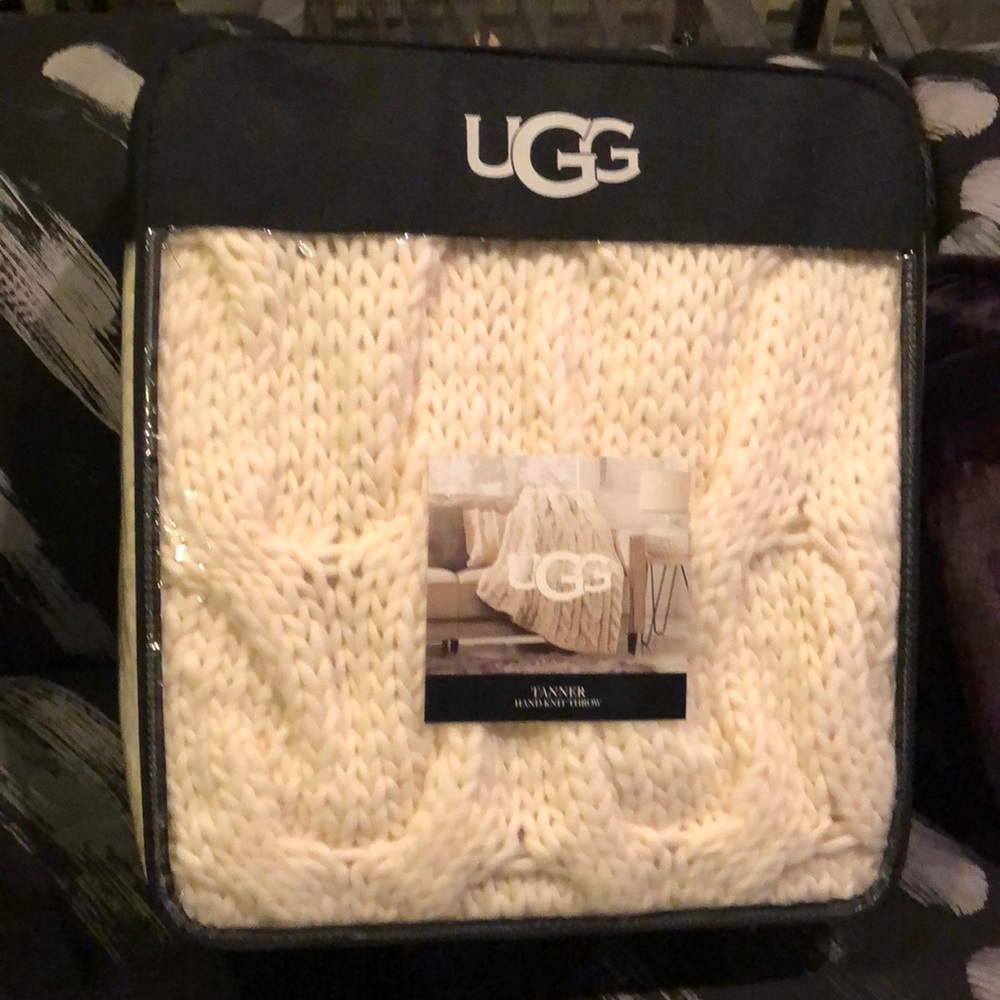 UGG TANNER hand knit throw